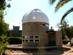 Es la primera vez que cursos JAP se dictan en el Observatorio del cerro Calán - OAN (Santiago). En la actualidad el recinto posee telescopios y cúpulas históricas, en conjunto con telescopios modernos dirigidos a la difusión y a la docencia.