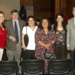 El Rector junto al Director del DEP junto a apoderados del Colegio Comunitario República Dominicana de La Florida.