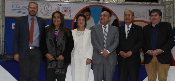 Álvaro Ramis, Diputada Nidia Díaz, Ministro Carlos Canjura, Embajador de El Salvador En Chile, Embajadora de Chile en El Salvador María Inés Ruz y Ernesto Águila.